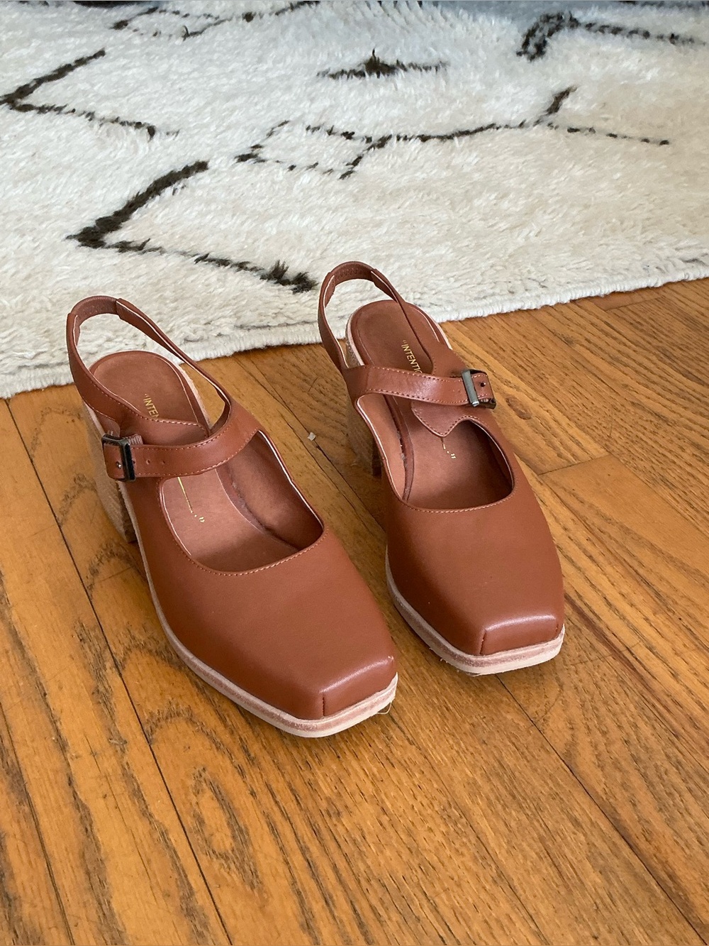 Intentionally Blank ‘Office Clog Natural Sole’ Size 6